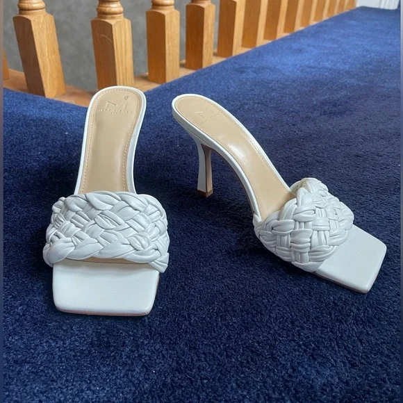 Womens Size 9 Marc Fisher Sandals - Picture 2 of 3